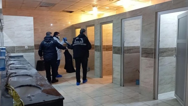 Foto - Cami tuvaletinde korkunç olay