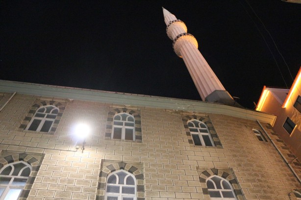 Foto - Cami tuvaletine abonelik sistemi getirdi! Tuvaletten çıkıp afişi gören şaşıp kalıyor