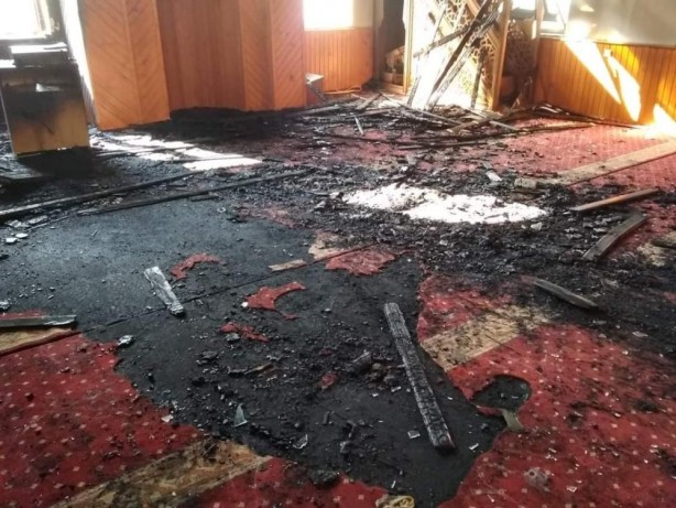 Foto - Cami yandı, Kur'an sağlam kaldı!