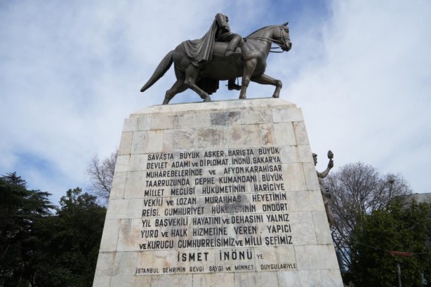 Foto - Cami yerine put dikildi! Sultan Abdülaziz’in emanetinin üzerine İnönü heykeli