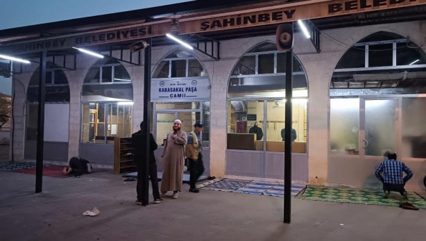 Foto - Camide alçaklık! Önce dine sövdü sonra imamı bıçakladı