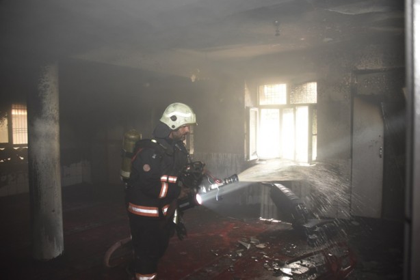 Foto - Camide çıkan yangın hasara neden oldu