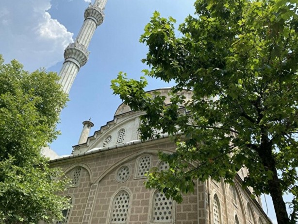 Foto - Camide imam alt katta boks antrenörü! Namazdan sonra spor yapıyorlar