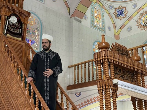 Foto - Camide imam alt katta boks antrenörü! Namazdan sonra spor yapıyorlar