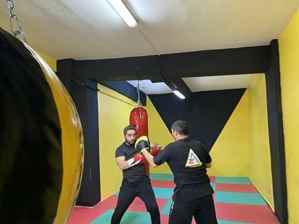 Foto - Camide imam alt katta boks antrenörü! Namazdan sonra spor yapıyorlar
