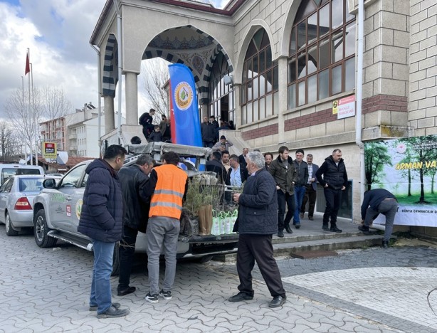 Foto - Camide vatandaşlara 3 bin fidan