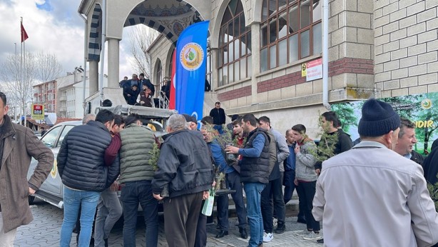 Camide vatandaşlara 3 bin fidan