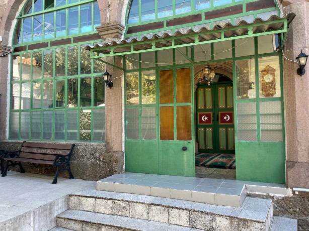 Camiden ayakkabı çalan tilki