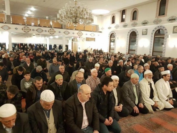 Foto - Camiler açılacak mı? Camilerde Ramazan bayramında bayram namazı kılınacak mı?