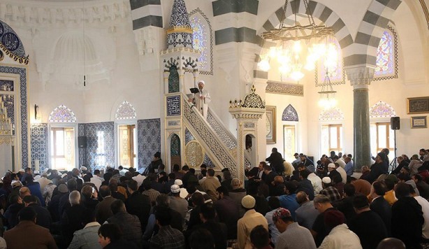 Foto - Camiler açılacak mı? Camilerde Ramazan bayramında bayram namazı kılınacak mı?