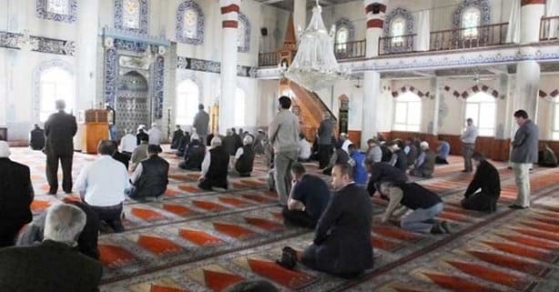 Foto - Camiler açılacak mı? Camilerde Ramazan bayramında bayram namazı kılınacak mı?