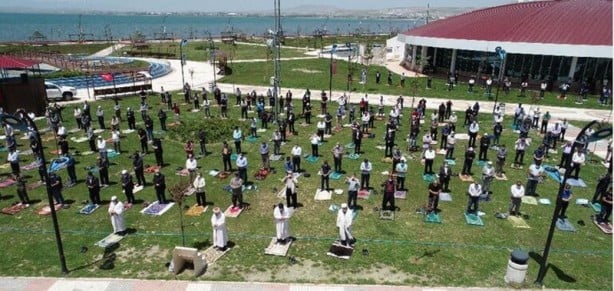 Foto - Camiler cemaatine kavuştu, haftalar sonra ilk cuma namazları kılındı