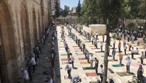 Foto - Camiler cemaatine kavuştu, haftalar sonra ilk cuma namazları kılındı