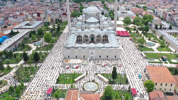 Foto - Camiler cemaatine kavuştu, haftalar sonra ilk cuma namazları kılındı