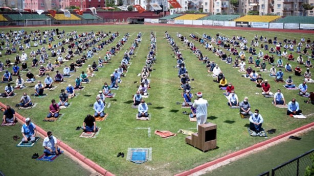 Foto - Camiler cemaatine kavuştu, haftalar sonra ilk cuma namazları kılındı