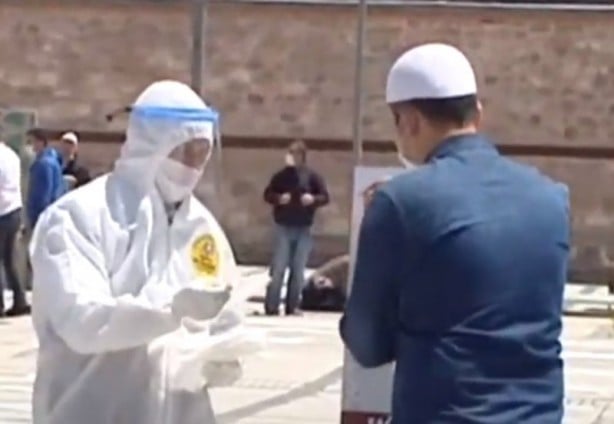 Foto - Camiler cemaatine kavuştu, haftalar sonra ilk cuma namazları kılındı