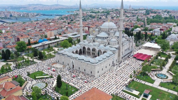 Foto - Camiler cemaatine kavuştu, haftalar sonra ilk cuma namazları kılındı