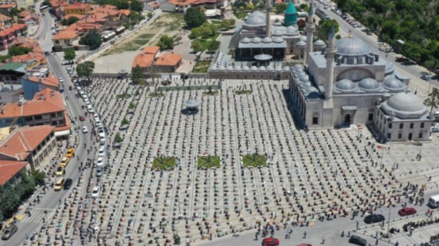 Foto - Camiler cemaatine kavuştu, haftalar sonra ilk cuma namazları kılındı