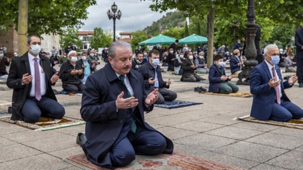 Foto - Camiler cemaatine kavuştu, haftalar sonra ilk cuma namazları kılındı