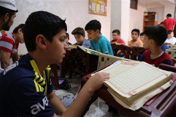Foto - Camiler çocuk cıvıltılarıyla doldu taştı