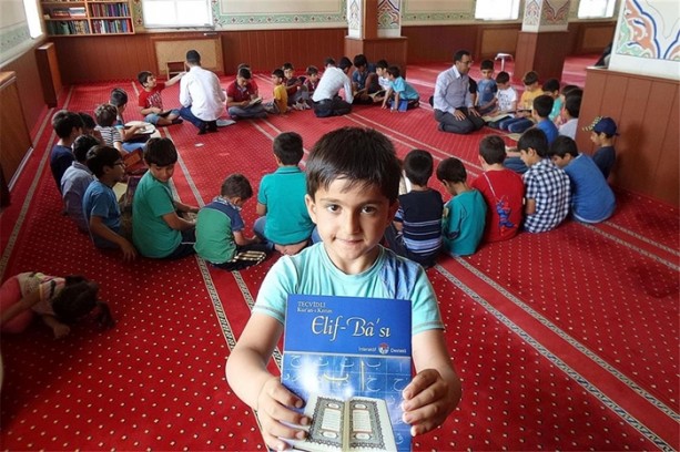 Foto - Camiler çocuk cıvıltılarıyla doldu taştı
