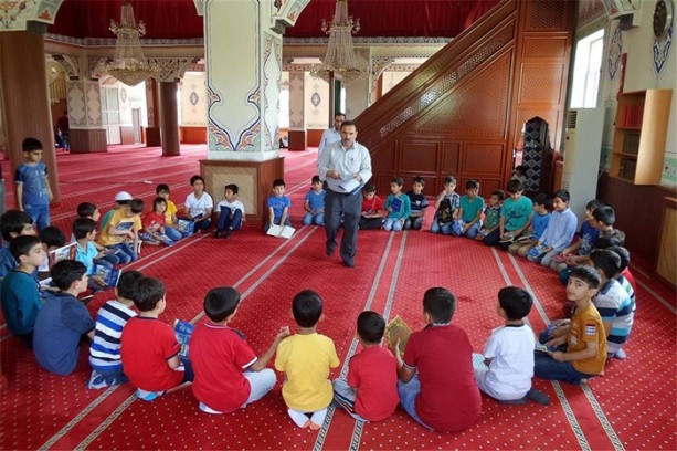 Foto - Camiler çocuk cıvıltılarıyla doldu taştı