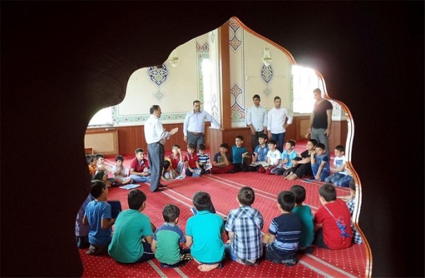 Foto - Camiler çocuk cıvıltılarıyla doldu taştı