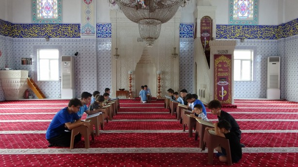 Foto - Camiler onlarla daha da güzel! Önce Kur'an sonra oyun