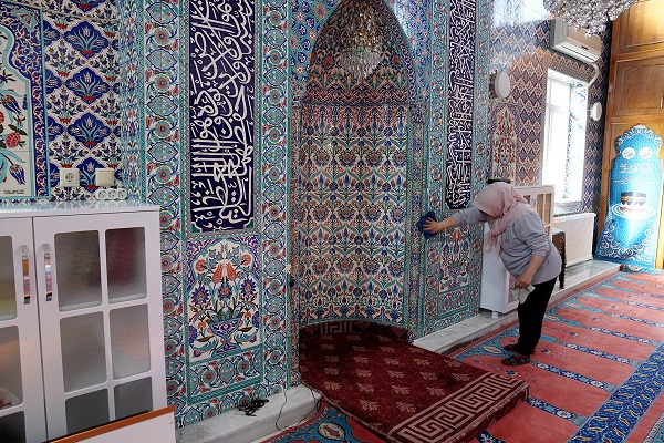 Foto - Camilerde Ramazan temizliği