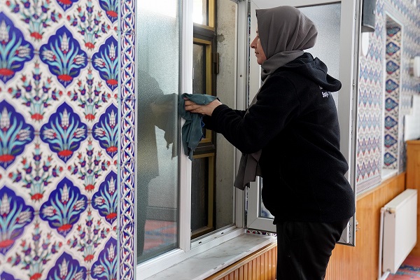 Foto - Camilerde Ramazan temizliği