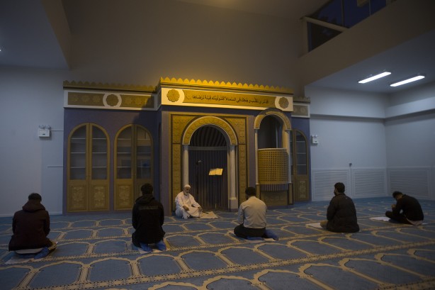 Foto - Camileri ahıra çeviren Yunanistan'da Atina'nın ilk camisi ibadete açıldı