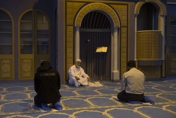 Camileri ahıra çeviren Yunanistan'da Atina'nın ilk camisi ibadete açıldı