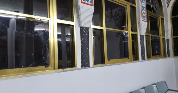 Foto - Camiye alçak saldırı! Cemaat etkisiz hale getirdi