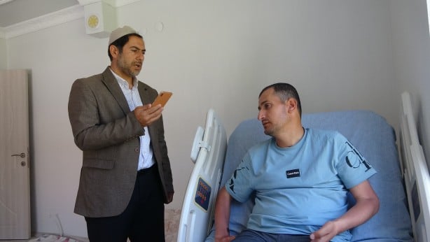 Foto - Camiye gelemeyenler için bakın ne yapıyor! Kendisi küçük anlamı büyük hizmet