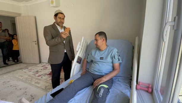 Foto - Camiye gelemeyenler için bakın ne yapıyor! Kendisi küçük anlamı büyük hizmet