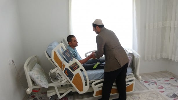 Foto - Camiye gelemeyenler için bakın ne yapıyor! Kendisi küçük anlamı büyük hizmet
