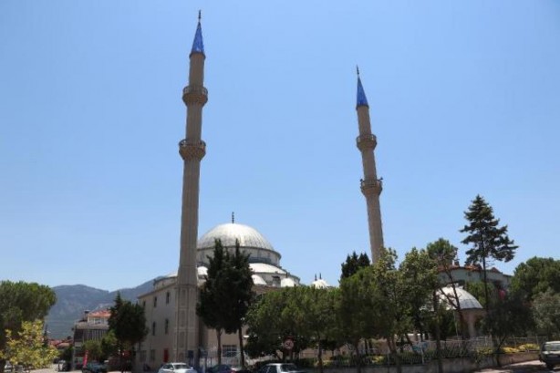 Camiye saldırıda 2 gözaltı