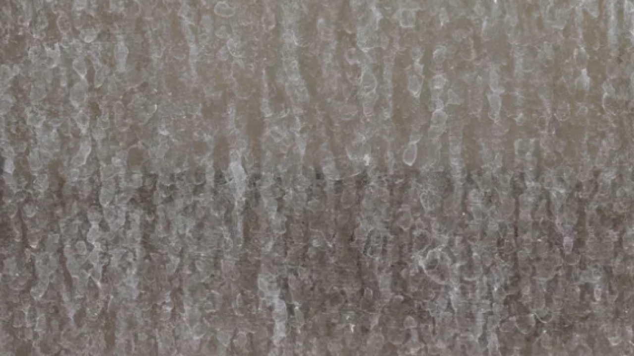 Camlarda kalan sular kuruyunca... Duş kabinindeki kireçlenmeye 5 dakikada kesin çözüm!