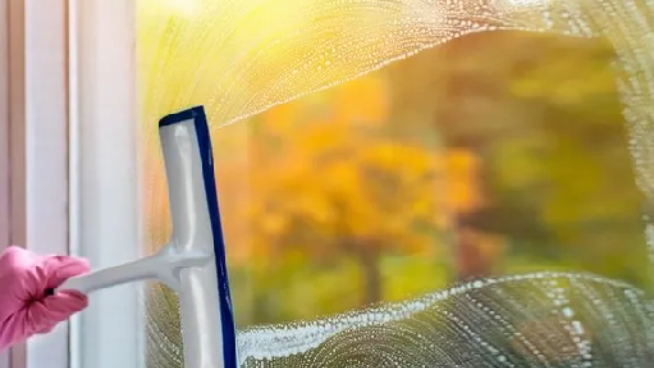 Foto - Camlardaki lekelere kesin çözüm! 3 malzeme ile ayna gibi olacaklar: Bu yöntem işi bitirir...