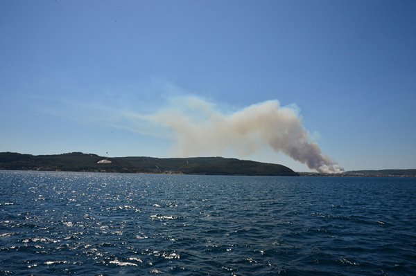 Çanakkale Boğazı trafiğe kapatıldı! Korkunç yangın