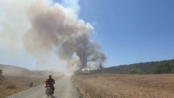 Foto - Çanakkale Boğazı trafiğe kapatıldı! Korkunç yangın