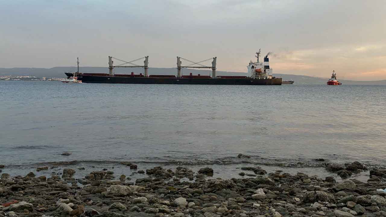 Çanakkale Boğazı'nda hareketli saatler