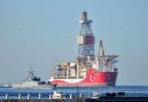Çanakkale Boğazı'nda "Kanuni" heyecanı