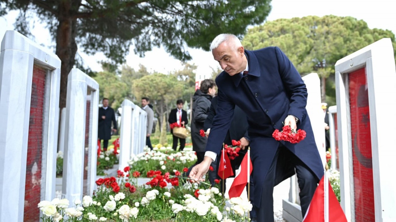 Çanakkale Destanı 111 yıl sonra aynı ruhla anıldı: Devlet zirvesi Şehitler Abidesi'nde buluştu...