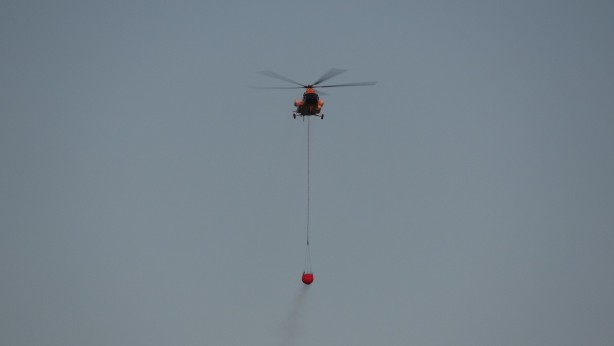 Foto - Çanakkale'de 14 saattir kontrol altına alınamayan orman yangınına havadan müdahale başladı