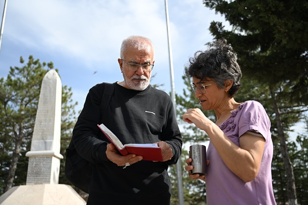 Foto - Çanakkale’de arıyordu Edirne’de bulundu! Şehit dedesinin mezarını 111 yıl sonra buldu