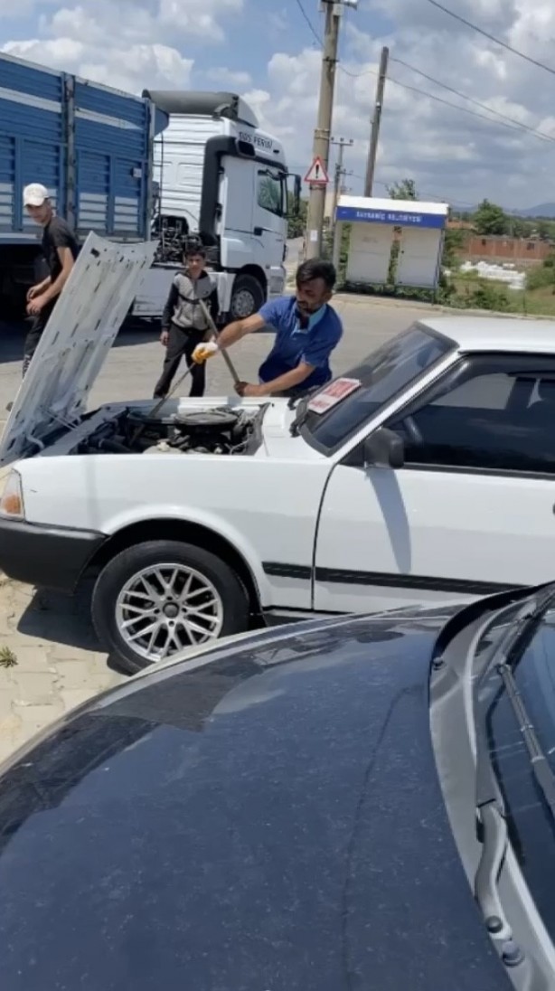 Foto - Çanakkale’de bir garip olay! Otomobilin motorundan engerek yılanı çıktı!