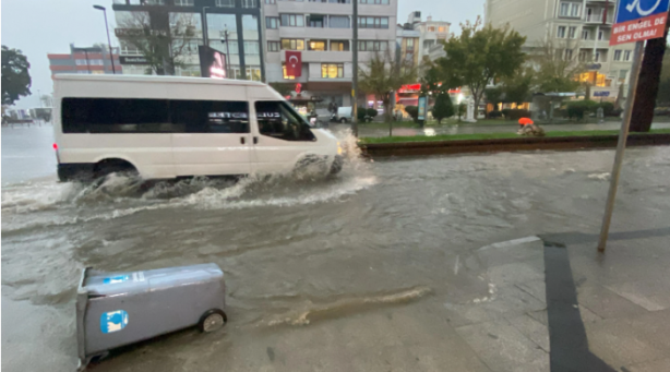 Foto - Çanakkale'de çay taştı, tekneler battı