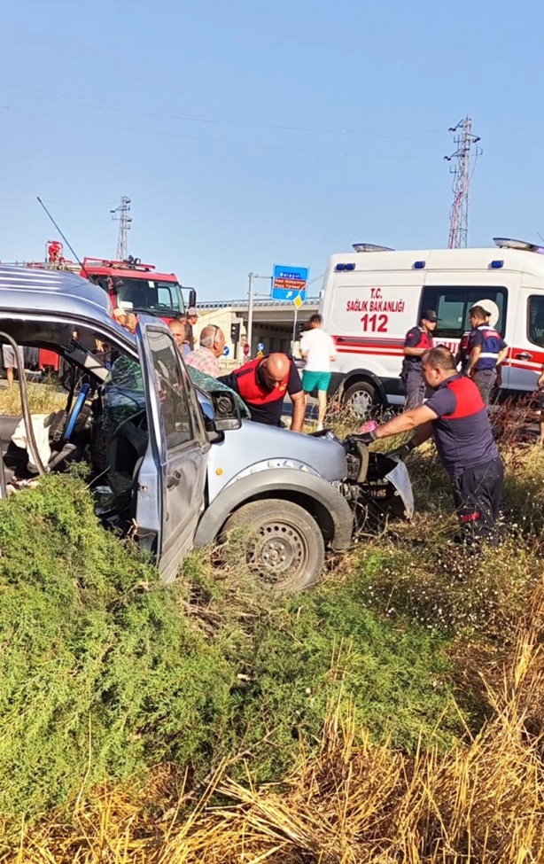 Çanakkale'de tırla çarpışan otomobil sürücüsü öldü