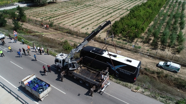 Çanakkale'de tur otobüsü devrildi: 54 yaralı